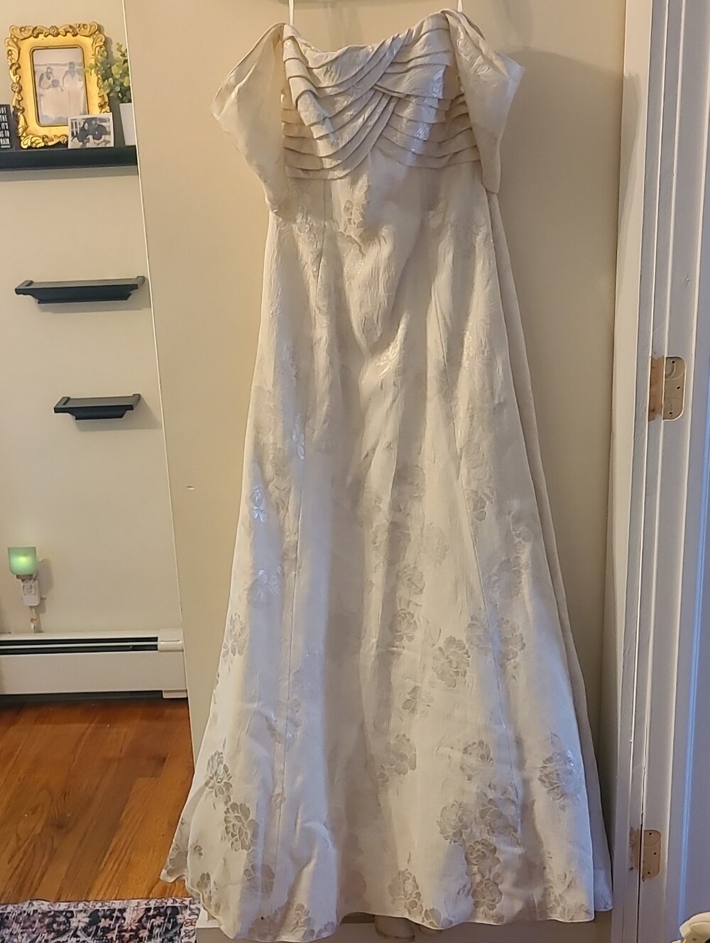 Vintage Watters Brides Cream Bridal Gown Label